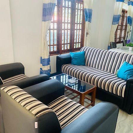 ホテル Lavendra Guset House ナラタニヤ エクステリア 写真
