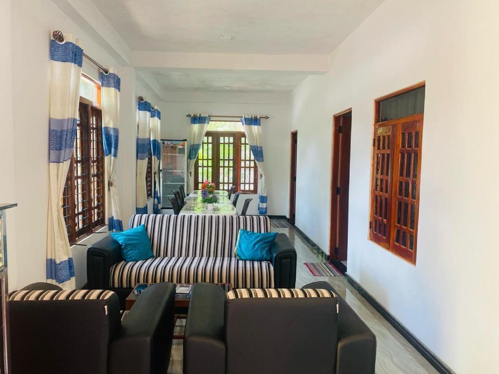 ホテル Lavendra Guset House ナラタニヤ エクステリア 写真