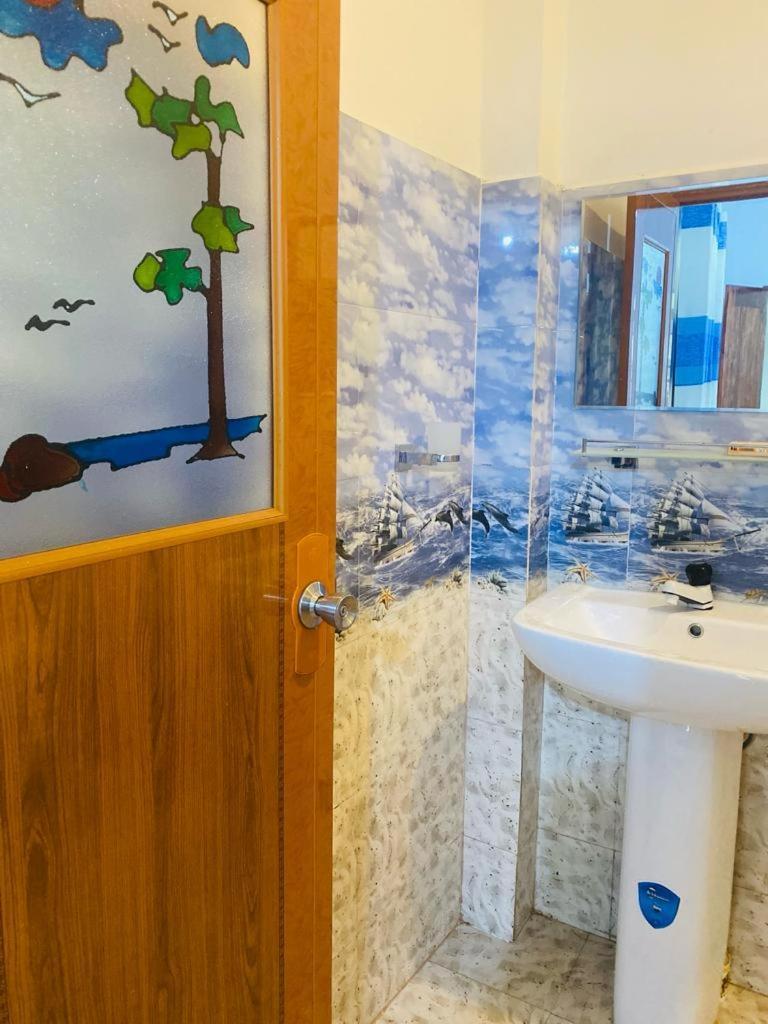 ホテル Lavendra Guset House ナラタニヤ エクステリア 写真